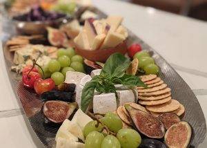appetizers with crackers and fruit